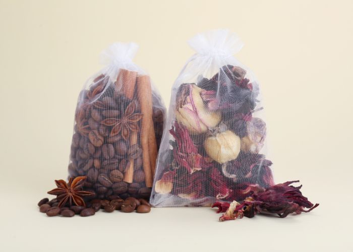 Home scents with spices and dried flowers