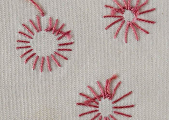 Sun Wheel Stitch Stickerei mit perlmuttfarbenem Baumwollfaden auf der Rückseite
